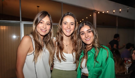  Claudia, María y Car.