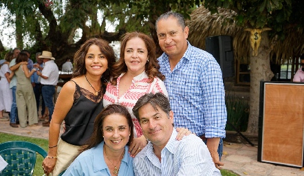  Marilupe Córdova, Gaby Carreón, Javier Córdova, Rocío Alcalde y Gustavo Medina.