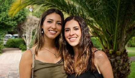  Paulina Sánchez y Vane Correa.