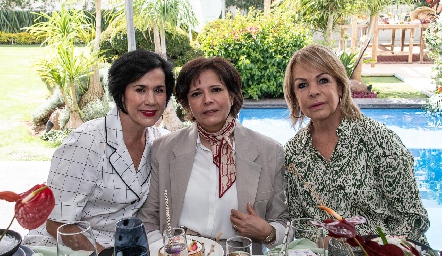  Carmenchu Motilla, Clara Duarte y Mónica González.