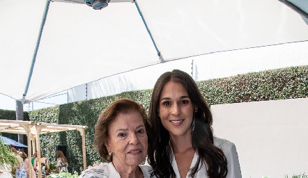 Guadalupe López y Carmelita Del Valle.