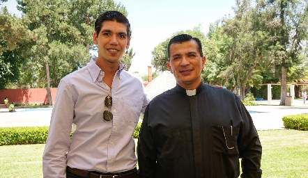  Rafael Tobías y Padre Rubén Pérez.