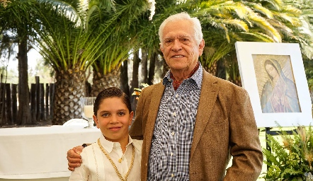  César con su abuelo Guillermo Aldrete.