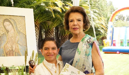  César con su abuela Melita Gómez de Tobías.