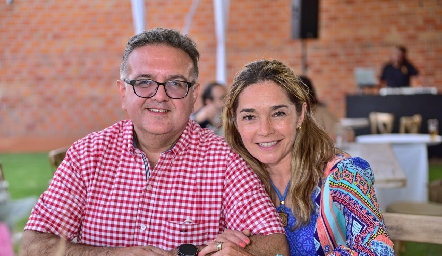  Arturo de la Torre y Georgina Cuevas.