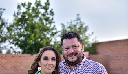  Nuria Ejarque con su esposo Luis Fernando Torrescano.