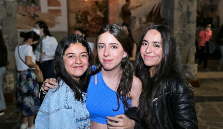  Camila, Regina y Camila.