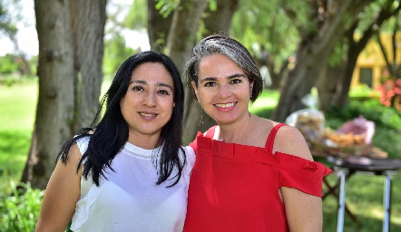  Lupita Ávalos y Paola Díaz-Barreiro.