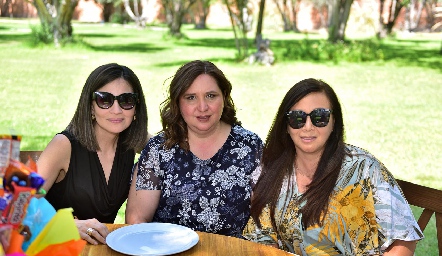  Emyre Barrios, Lucía Sáenz y Gabriela Alvarado .