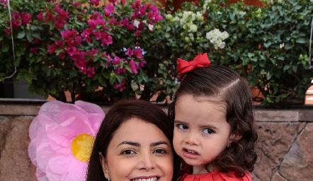  Daniela Ramírez y Regina Flores.