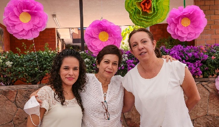 Rita Villalobos, María González y Vane Viay.