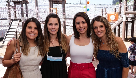  María José Barragán, Adriana Medina, Marcela Gómez y Priscila González.