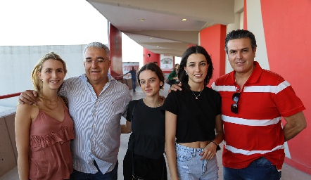  Faustina Villarreal, Oscar Villarreal, Danna Fernández, Marina Nieto y Wicho Fernández.