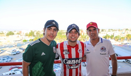  Mauricio, Enrique y Enrique Navarro.