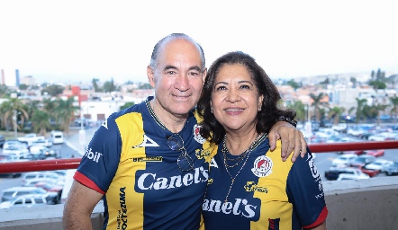  Enrique y Maricela Galindo.