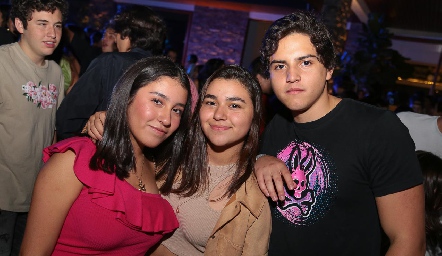  Paulina Pineda, Joanna Araiza y Emilio Delgado.