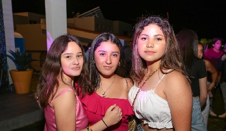  Alexia, Paulina Pineda y Andrea Núñez.