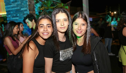  Camila, Julieta y Mariana.