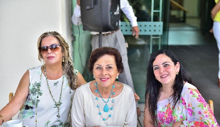  Lourdes Zapata, Alicia Hinojosa y Lourdes Acebo .