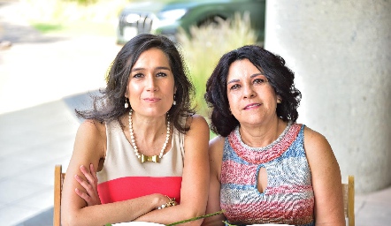  Adriana Ortiz y Nena Lomelí.