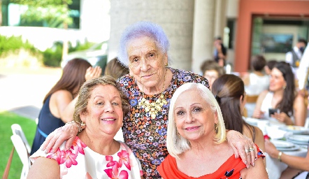  Mercedes Mora, Mari Mora y Laura Mora .