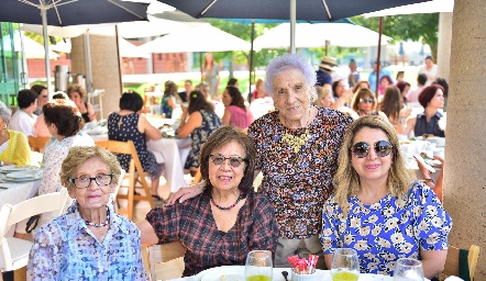  Teresa Casas, Estrella Mora, Mercedes Mora y Pelusa Martínez .