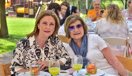  Margarita de los Santos y Margarita Hernández .
