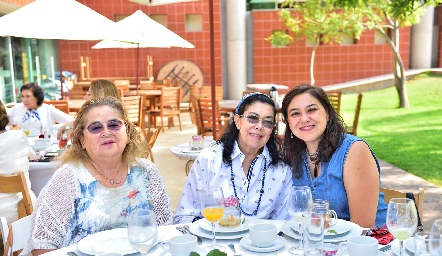  Irma Moreno, Luci y Carolina Compean .