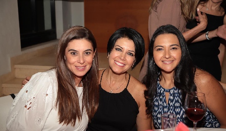  Karina Hernández, Zayra Ríos y Lupita Escobar.