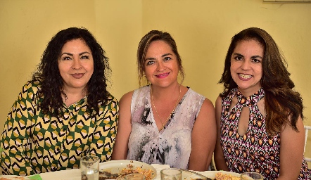  Olga Leaños, Beatriz Gutierrez y Karina Ochoa .