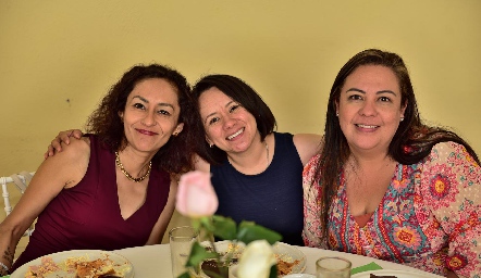  Martha, Lucero y Rosario .