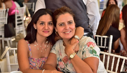 Daniela Torres y Begoñia López .