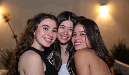  Adriana Ortiz, Carolina Pacheco y Diana Sumaya.