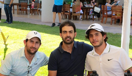  Santiago López, Rodrigo Abud y Julián Abud.