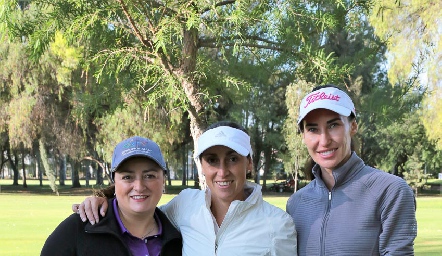  Ana Acebo, María Acebo y Olezia Choufchernko.