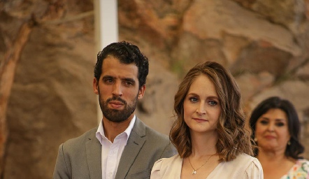  Alejandro Romo e Ivonne Guajardo, padrinos de Alena.