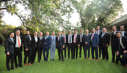  Pablo Zendejas Foyo con todos los caballeros de su familia.