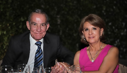  Mario y Patricia Zárate.