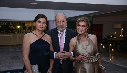  Mónica Guillen, Luis López y Patty Baez.