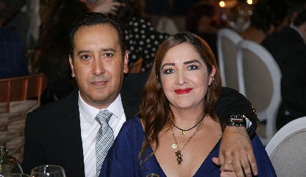  Enrique González y Karina Morales.
