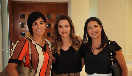  Silvia Noriega, Adriana Medina y  Martha Morales.