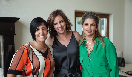  Silvia Noriega, Alejandra Güemes y Lourdes López .