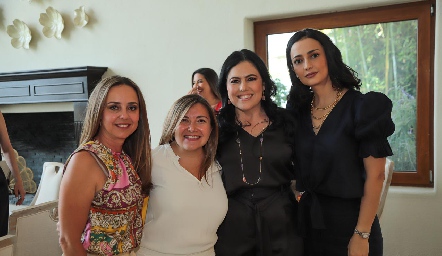  Marcela Alcalde, Alejandra Guerra, Daniela Cambeses y Cristy Villanueva.