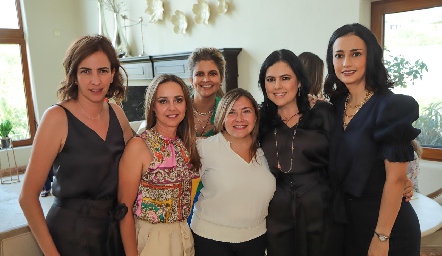  Ale Güemes, Marcela Alcalde, Lu López, Alejandra Guerra, Daniela Cambeses y Cristy Villanueva.