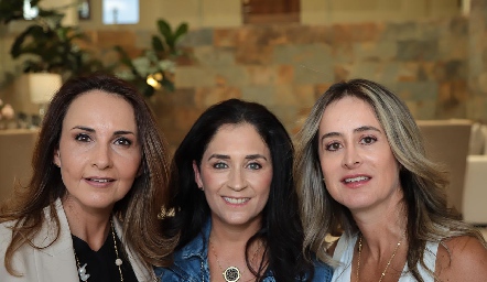  Cristina Villalobos, Verónica Conde y Gaby Acosta .