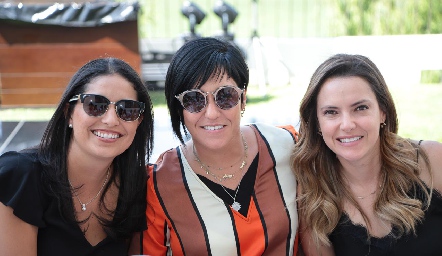  Martha Morales, Silvia Noriega y Adriana Medina .