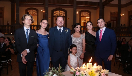  Andrés, Federica, Ramón y Celina Meade, Alejandra Martínez, Emilia y Diego Meade.