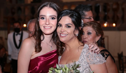  María Elena Martínez con su tía Alejandra.