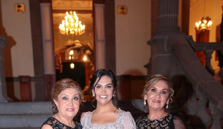  Bety Nieto, Alejandra Martínez y Mary Nieto.