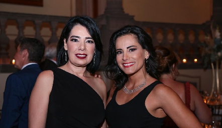  Beatriz Canseco y Anilú Enríquez.